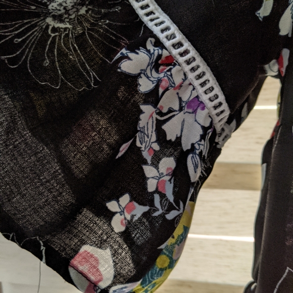 Beautiful Blouse with bell sleeves - Girls size medium - Picture 2 of 5